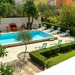 Vesna With Pool * Водице