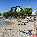 Vesna With Pool Апартаменты Водице