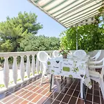 Apartments Vesna With Pool Apartment *