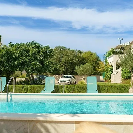 Apartments Vesna With Pool Apartment
