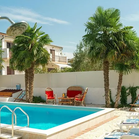 Vesna With Pool Apartmán Vodice