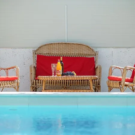 Vesna With Pool Apartmán Vodice