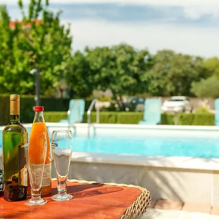 Vesna With Pool Апартаменты Водице