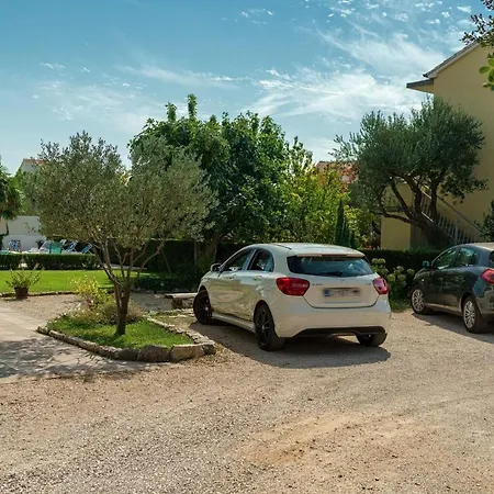 Vesna With Pool * Vodice