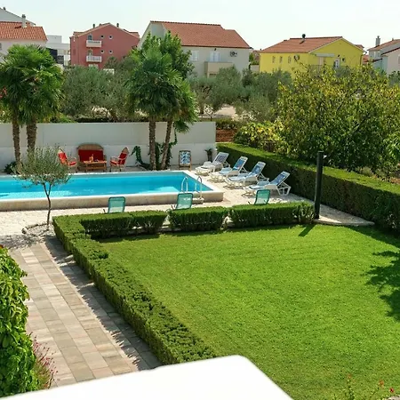 Vesna With Pool Apartmán