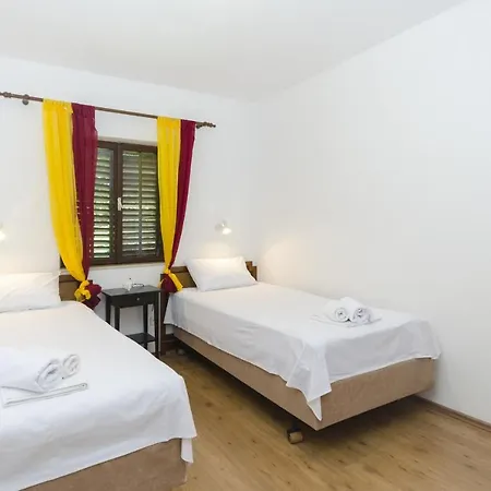 Apartments Vesna With Pool Vodice