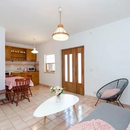 Apartments Vesna With Pool *