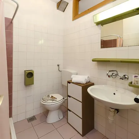 Vesna With Pool Apartmán