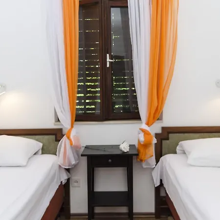 Apartments Vesna With Pool Apartment *