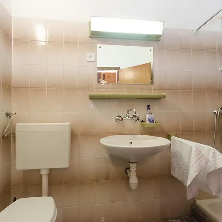 Apartments Vesna With Pool Apartment *
