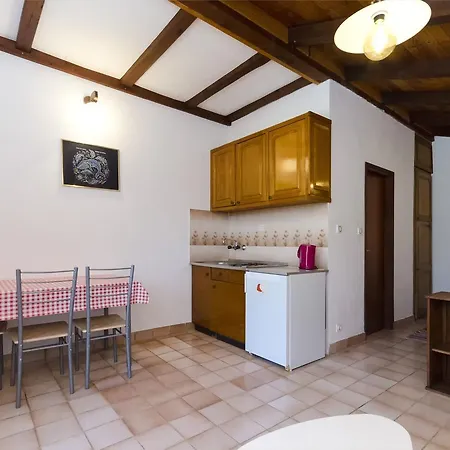 Apartment Apartments Vesna With Pool