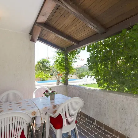 Apartment Apartments Vesna With Pool