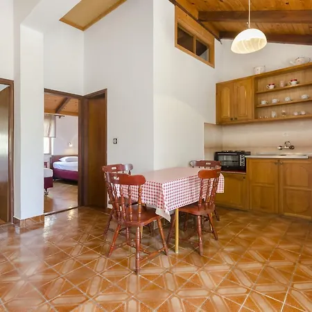 Apartmán Vesna With Pool