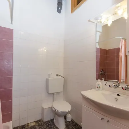 Apartments Vesna With Pool Apartment *