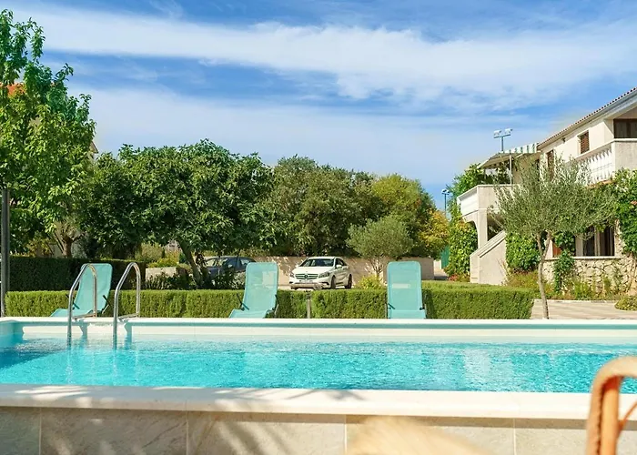 Apartments Vesna With Pool Apartment