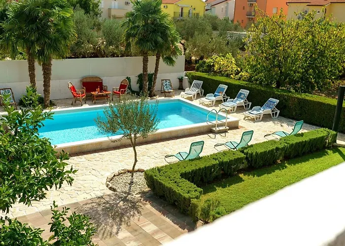 Vesna With Pool * Vodice