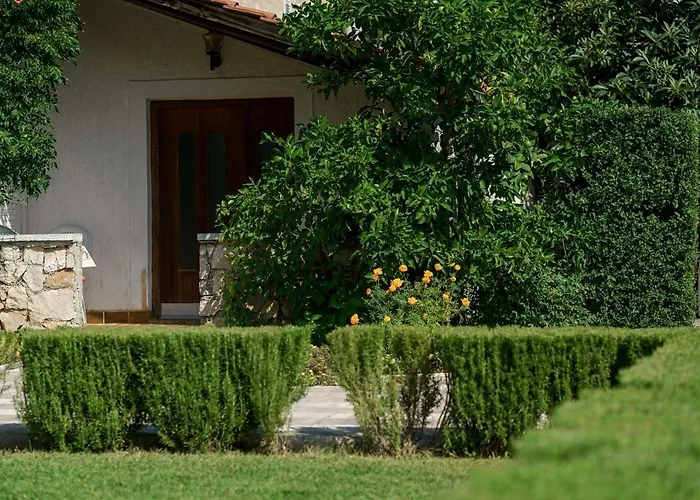 Apartments Vesna With Pool Vodice