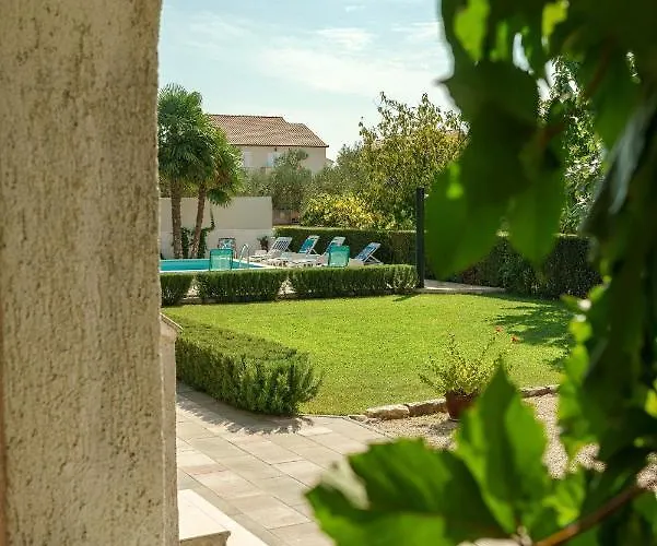 Apartments Vesna With Pool Apartman Vodice