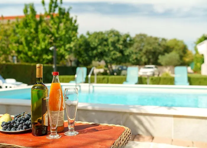 Apartments Vesna With Pool Apartment Vodice