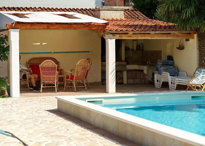 Apartments Vesna With Pool Apartman Vodice