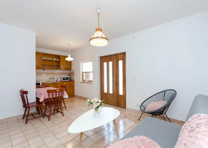 Apartments Vesna With Pool *