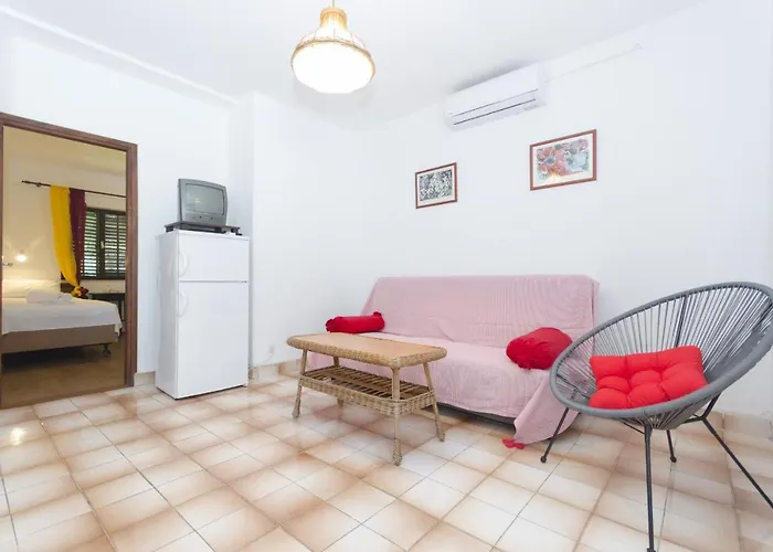 Apartments Vesna With Pool Apartman Vodice