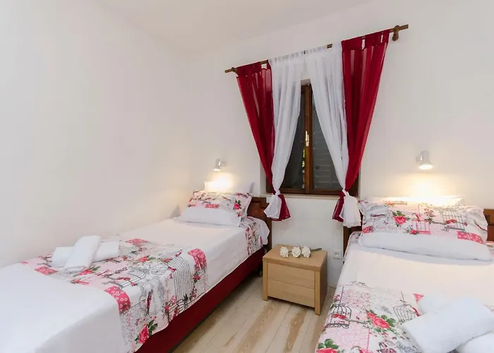 Apartman Apartments Vesna With Pool