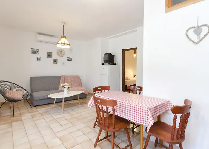 Apartman Apartments Vesna With Pool *