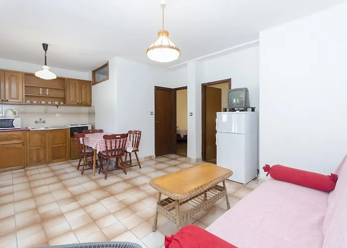 Apartments Vesna With Pool Apartment