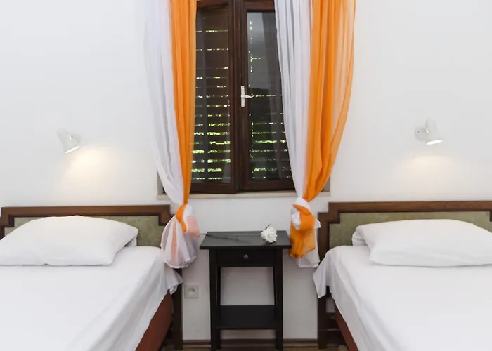 Apartments Vesna With Pool Apartman *