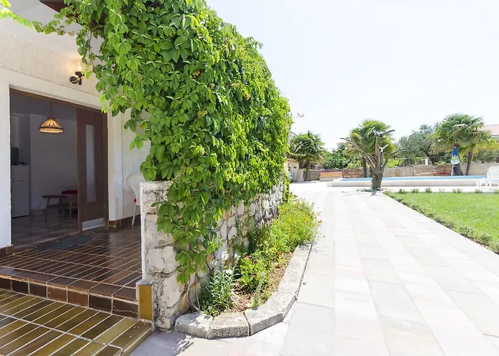 Apartments Vesna With Pool Apartman Vodice