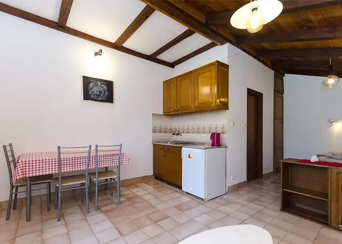 Apartman Apartments Vesna With Pool