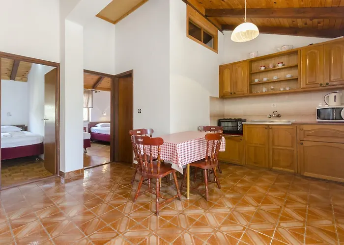 Apartman Apartments Vesna With Pool