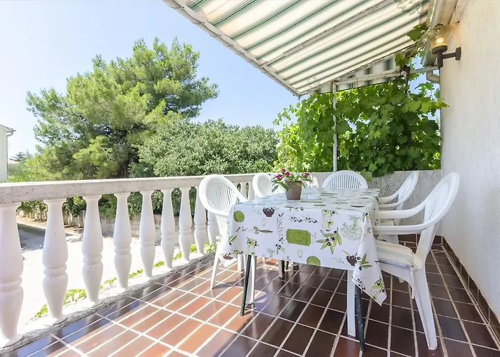 Apartments Vesna With Pool Apartment *