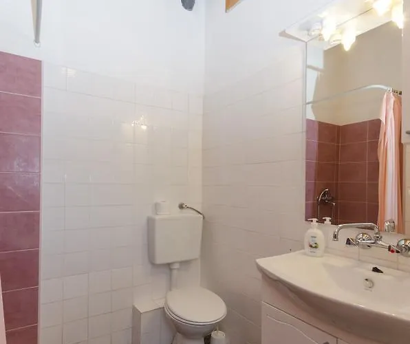 Apartments Vesna With Pool Apartman *